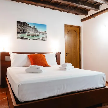 Domus Lxvii Monti Apartment