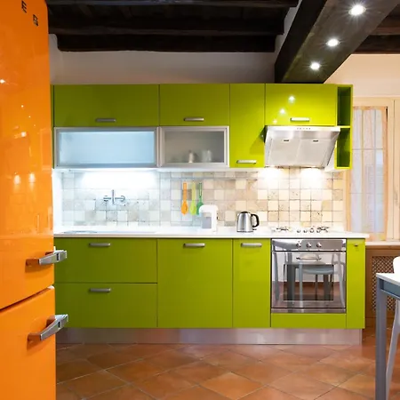 Domus Lxvii Monti Apartment